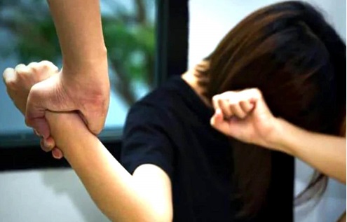 शर्मनाक; कोचिंग टीचर ने नाबालिग छात्रा का अश्लील वीडियो बनाकर डेढ़ महीने तक किया रेप...