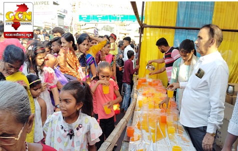 विजयदशमी के अवसर पर निकलने वाले दुर्गा जोत एवं सांग विसर्जन के दौरान संस्था अवाम ए हिन्द ने हज़ारों श्रद्धालुओं का स्वागत कर पिलाया ठंडा शर्बत