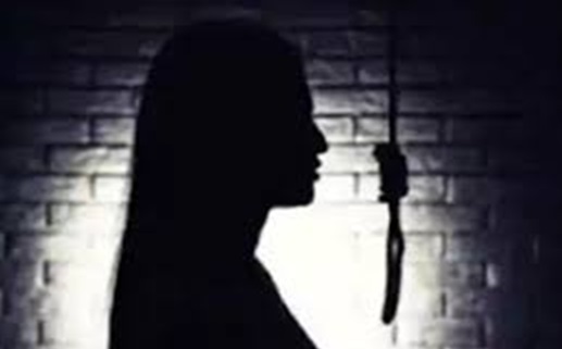 TSPSC अधिसूचना स्थगित होने से अभ्यर्थी ने की आत्महत्या, सरकार के खिलाफ सड़क पर उतरे छात्रा TSPSC अधिसूचना स्थगित होने से अभ्यर्थी ने की आत्महत्या, सरकार के खिलाफ सड़क पर उतरे छात्रा