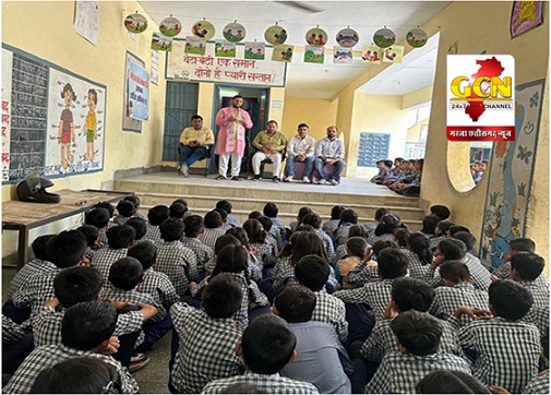 हिन्दी हमारी राष्ट्रभाषा व एकता का प्रतीक:- डॉ एम पी सिंह हिन्दी हमारी राष्ट्रभाषा व एकता का प्रतीक:- डॉ एम पी सिंह