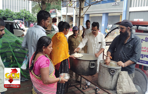 समाजसेवी संस्था अवाम ए हिन्द ने जरूरतमंदों और अस्पतालों में मरीजों के परिजनों को विगत 1610 दिनों से निरंतर निःशुल्क भोजन मुहैया कराकर अपने दायित्वों का निर्वहन किया : मो. सज्जाद खान, संस्थापक समाजसेवी संस्था अवाम ए हिन्द ने जरूरतमंदों और अस्पतालों में मरीजों के परिजनों को विगत 1610 दिनों से निरंतर निःशुल्क भोजन मुहैया कराकर अपने दायित्वों का निर्वहन किया : मो. सज्जाद खान, संस्थापक
