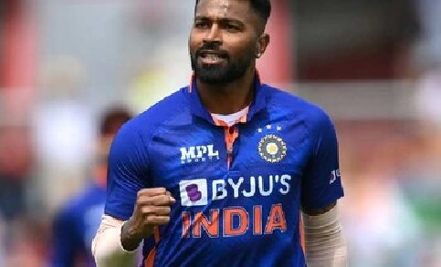 पाकिस्तान को लगा दूसरा झटका, हार्दिक पांड्या को मिली सफलता 