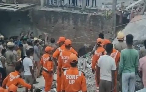 यूपी के बाराबंकी में बड़ा हादसा, 4 मंजिला बिल्डिंग गिरी, 2 की मौत, 14 घायल यूपी के बाराबंकी में बड़ा हादसा, 4 मंजिला बिल्डिंग गिरी, 2 की मौत, 14 घायल