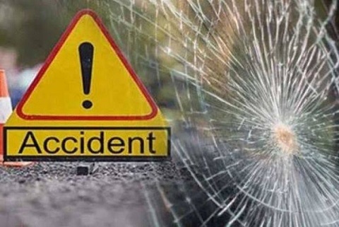 बड़ा सड़क हादसा: दो वाहनों की टक्कर में 4 लोगों की मौत, 3 घायल बड़ा सड़क हादसा: दो वाहनों की टक्कर में 4 लोगों की मौत, 3 घायल