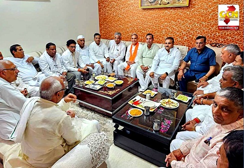 नीरज नैन के आवास पर सांसद ने सुनी लोगों की समस्याये नीरज नैन के आवास पर सांसद ने सुनी लोगों की समस्याये