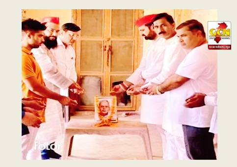 सपा कार्यकर्ताओ ने मनाई लोकनायक जयप्रकाश नारायण की जयंती सपा कार्यकर्ताओ ने मनाई लोकनायक जयप्रकाश नारायण की जयंती