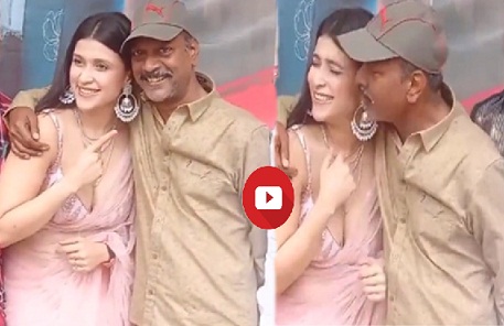 एक्ट्रेस प्रियंका चोपड़ा की कजिन सिस्टर मनारा चोपड़ा को निर्देशक ने किया सरेआम किस