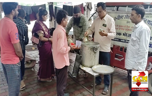 छत्तीसगढ़ी लोक तिहार हरेली के अवसर पर संस्था, अवाम ए हिन्द ने असहाय, बेसहारों, मरीजों के परिजनों को गर्म स्वादिष्ट भोजन का किया वितरण : मो. सज्जाद खान छत्तीसगढ़ी लोक तिहार हरेली के अवसर पर संस्था, अवाम ए हिन्द ने असहाय, बेसहारों, मरीजों के परिजनों को गर्म स्वादिष्ट भोजन का किया वितरण : मो. सज्जाद खान