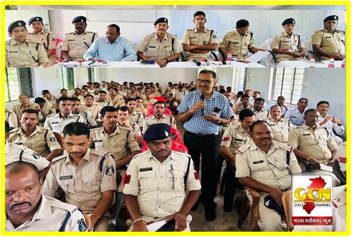 सूरजपुर के पुलिस अधिकारी-कर्मचारियों को दी गई विधान सभा निर्वाचन के संबंध में प्रशिक्षण सूरजपुर के पुलिस अधिकारी-कर्मचारियों को दी गई विधान सभा निर्वाचन के संबंध में प्रशिक्षण