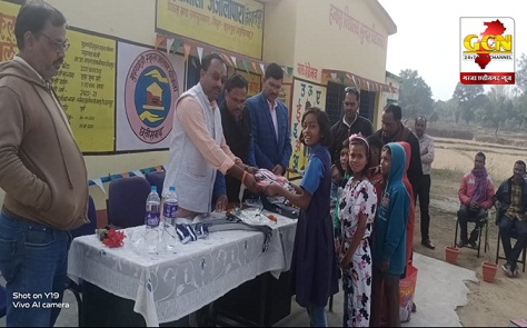 जंजालीपारा के शिक्षकों ने अपने स्वयं के वेतन से किया बच्चों को टी शर्ट,लोवर और टाई बेल्ट का वितरण जंजालीपारा के शिक्षकों ने अपने स्वयं के वेतन से किया बच्चों को टी शर्ट,लोवर और टाई बेल्ट का वितरण