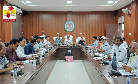 जारी विकास परियोजनाओं के कार्यों  की गति  करे तेज- सचिव श्री कावरे