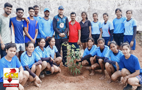 स्थानीय मिनी स्टेडियम में खिलाड़ियों ने किया वृक्षारोपण स्थानीय मिनी स्टेडियम में खिलाड़ियों ने किया वृक्षारोपण