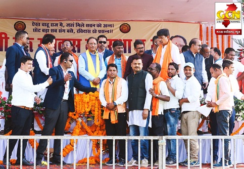 मुख्यमंत्री विष्णु देव साय का झलप हेलीपैड में आत्मीय स्वागत मुख्यमंत्री विष्णु देव साय का झलप हेलीपैड में आत्मीय स्वागत