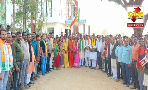 भाजपा के तीनों प्रत्याशियों ने विजय विश्वास रथ पर चढ़कर हजारों कार्यकर्ता, शैला व ढोल-नगाड़ों के साथ भरा नामांकन