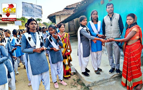 कोटेया में 1000 से अधिक दीपदान कर मतदान करने किया आह्वान कोटेया में 1000 से अधिक दीपदान कर मतदान करने किया आह्वान