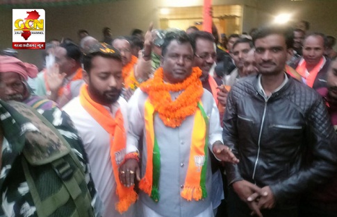 चुनाव जीतने के बाद जनता के बीच पहुंचे भूलन सिंह 