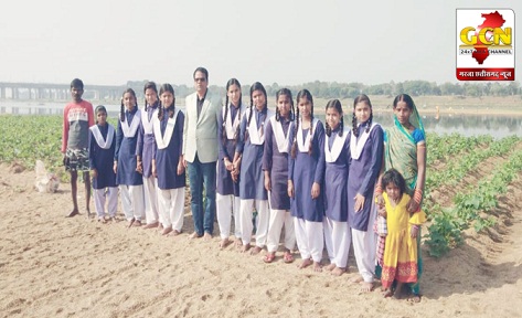 बिरकोनी की छात्राओं को आज छत्तीसगढ़ की जीवनदायनी नदी महानदी के सब्जी और फल की बाड़ियो का अवलोकन बिरकोनी की छात्राओं को आज छत्तीसगढ़ की जीवनदायनी नदी महानदी के सब्जी और फल की बाड़ियो का अवलोकन