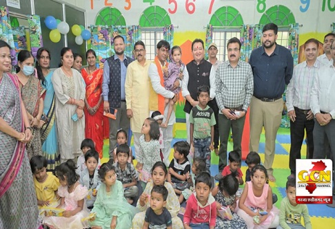 सांसद एवं विधायकगणों ने किया पालना घर का शुभारंभ