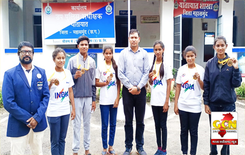 जिले के खिलाड़ियों ने 10 गोल्ड, 9 सिल्वर, 8 ब्रॉन्ज मेडल सहित कुल 27 पदक जीता जिले के खिलाड़ियों ने 10 गोल्ड, 9 सिल्वर, 8 ब्रॉन्ज मेडल सहित कुल 27 पदक जीता