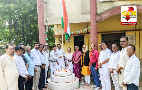 प्रेस क्लब ने हर्षोल्लास से मनाया आजादी का पर्व, हुआ ध्वजारोहण प्रेस क्लब ने हर्षोल्लास से मनाया आजादी का पर्व, हुआ ध्वजारोहण