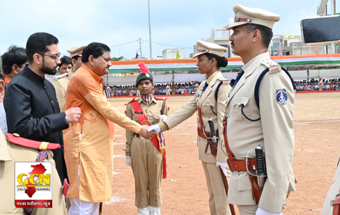 महासमुंद में खाद्य मंत्री श्री दयालदास बघेल ने किया ध्वजारोहण महासमुंद में खाद्य मंत्री श्री दयालदास बघेल ने किया ध्वजारोहण
