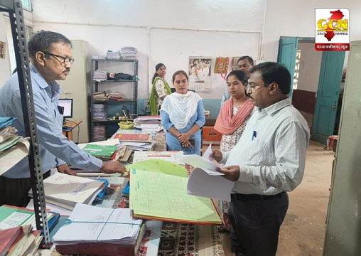 संभागायुक्त श्री कावरे ने किया छुईखदान तहसील का औचक निरीक्षण...