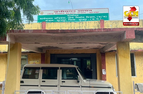 टेंडर नहीं खोलने से गुस्साए ठेकेदारों ने लोनिवि के कार्यपालन अभियंता पर मनमानी का लगाया आरोप 