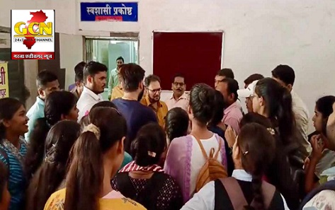 राजीव गांधी पीजी कॉलेज की पूरी व्यवस्था हो चुकी है खराब छात्र हैं बहुत परेशान जल्दी समस्याओं का निराकरण नहीं संघ करेगा उग्र प्रदर्शन
