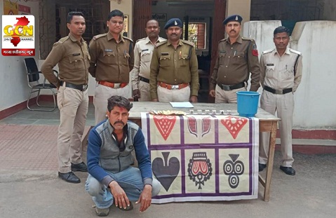 जुआ खेलाने वाले व्यक्ति को थाना रामानुजनगर पुलिस ने किया गिरफ्तार।